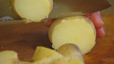 яичница с индейкой, картофелем и травами