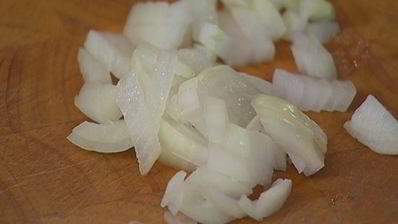 яичница с индейкой, картофелем и травами