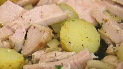 яичница с индейкой, картофелем и травами