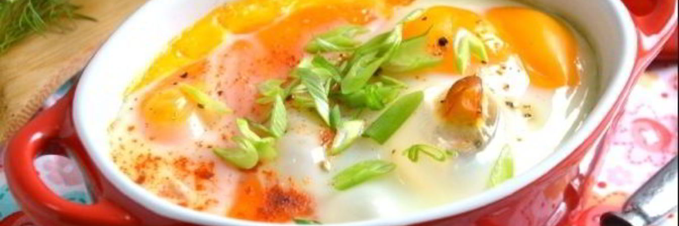 Яичница с картофелем и беконом в духовке