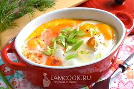 Яичница с картофелем и беконом в духовке