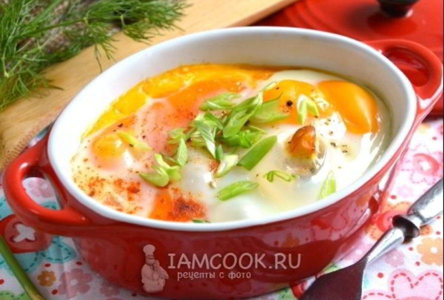 Яичница с картофелем и беконом в духовке