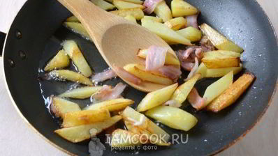 яичница с картофелем и беконом в духовке