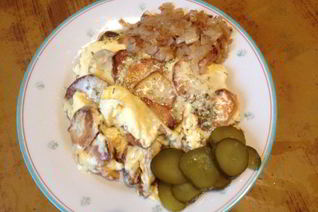 Яичница с картофелем и сыром