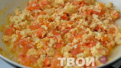 яичница с помидорами