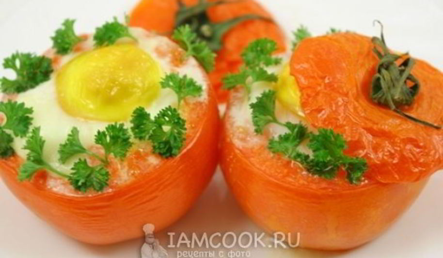 Рецепт яичницы с ветчиной и грибами запеченная в помидорах