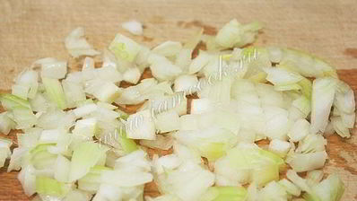 яичница с ветчиной и грибами запеченная в помидорах