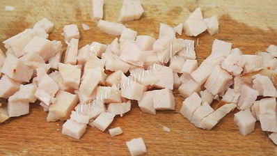 яичница с ветчиной и грибами запеченная в помидорах