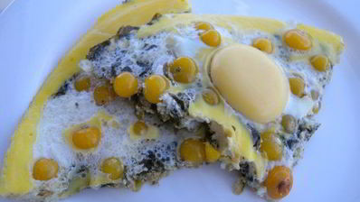 яичница со шпинатом и физалисом
