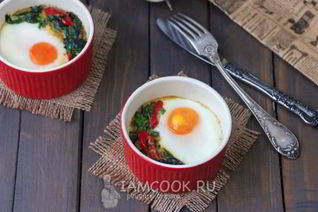 Яичница со шпинатом