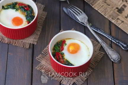 Яичница со шпинатом