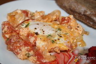 Яичница со сметаной