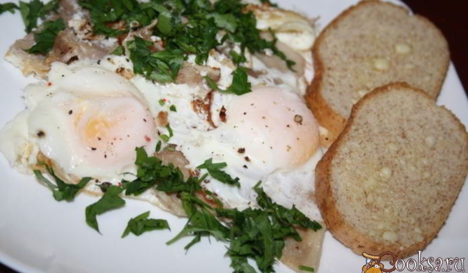 Рецепт яичницы со свиной грудинкой