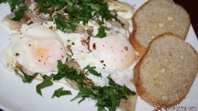 яичница со свиной грудинкой