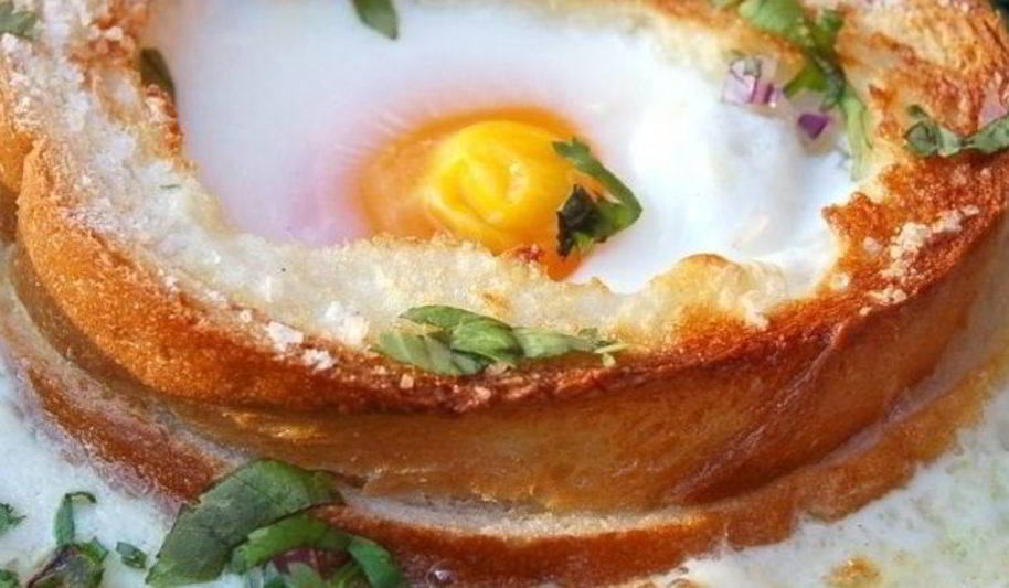 Рецепт яичницы в хлебе в духовке