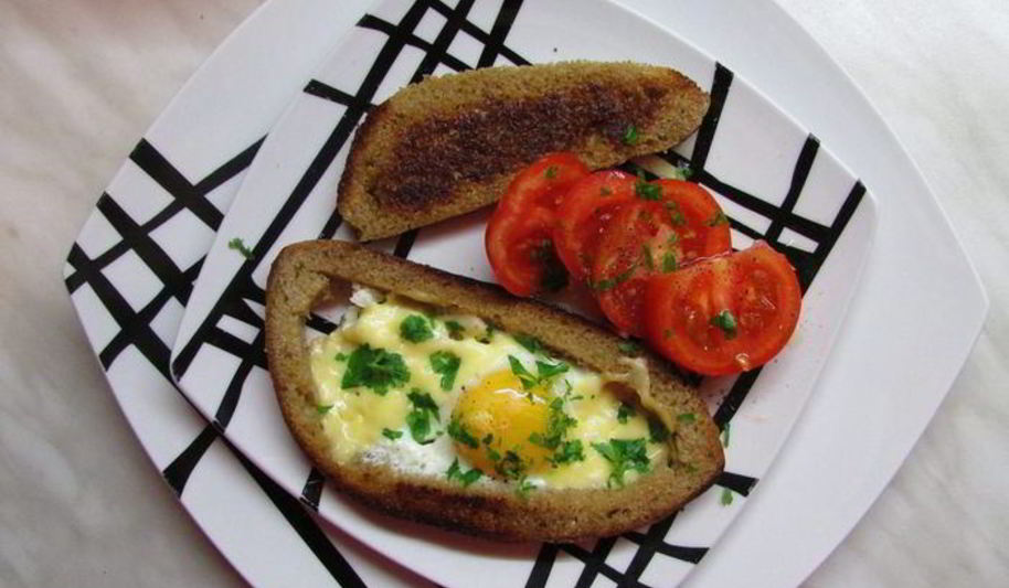 Рецепт яичницы в хлебушке