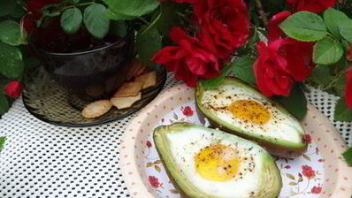 яичница в лодочке авокадо