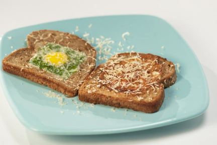 Яичница в тостовом хлебе