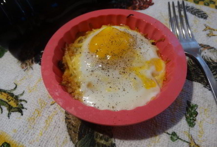 Запечённая глазунья с вялеными томатами