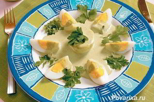 Яйца под зеленым соусом