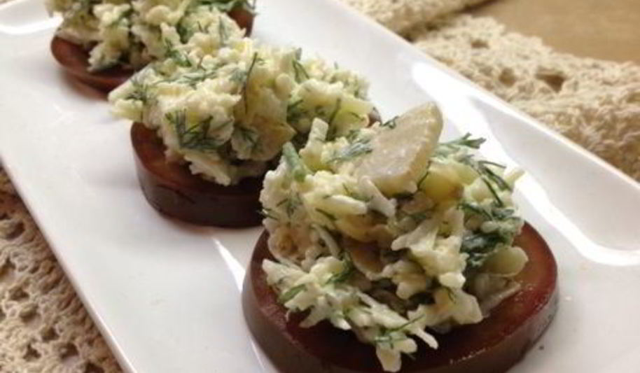 Рецепт закуски из черных помидоров с сыром