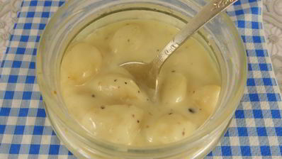 закуска из чеснока в сметанно-медовом соусе