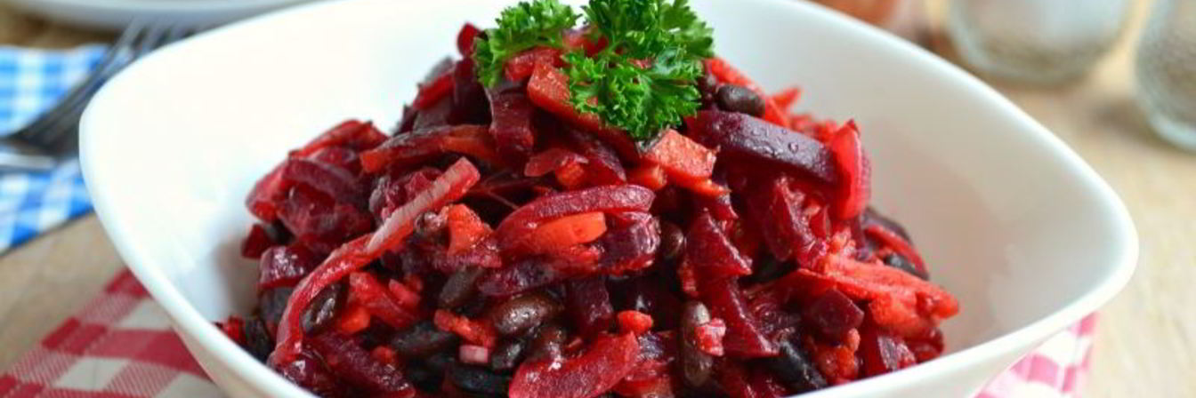 Закуска из свеклы с овощами и черной фасолью