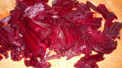 закуска из свеклы с овощами и черной фасолью