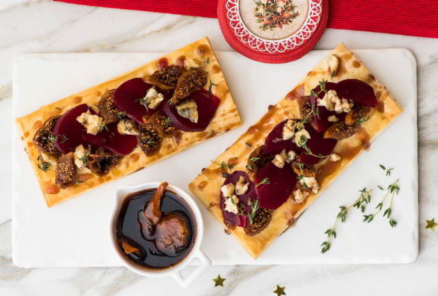 Закуска из теста фило, свеклы и инжира