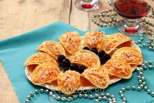 Закуска на чипсах