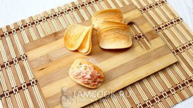 закуска на чипсах