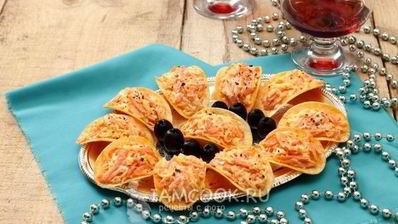 закуска на чипсах