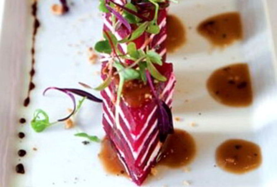 Закуска новогодняя из свеклы и сыра