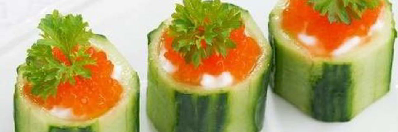 Закуска с огурцом, сыром и икрой