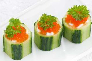 Закуска с огурцом, сыром и икрой