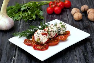 Закуска с вялеными томатами