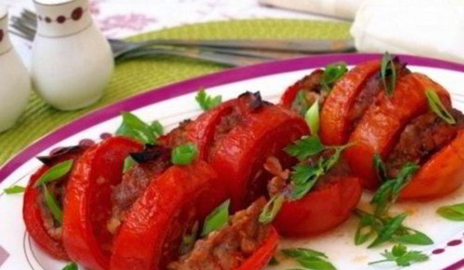 Рецепт закусочных помидоров, запеченных с фаршем