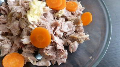 заливное из индейки с грибами