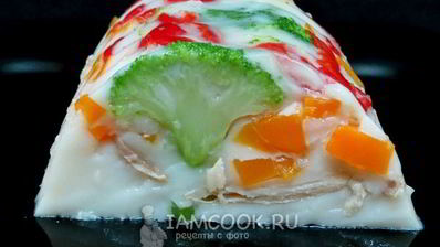 заливное из курицы с брокколи
