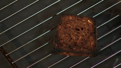 заливное из телячьего языка с ржаным хлебом