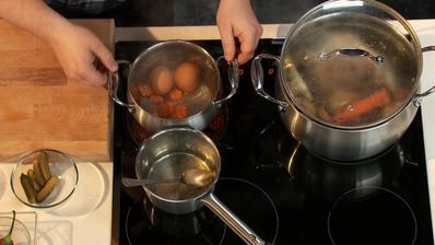 заливное из телячьего языка с ржаным хлебом