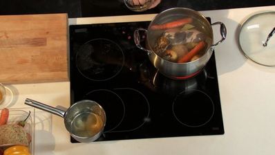 заливное из телячьего языка с ржаным хлебом