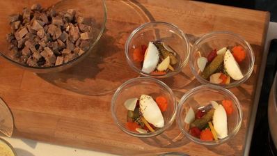 заливное из телячьего языка с ржаным хлебом