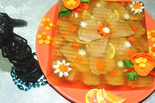 Заливное из телячьих языков с маринованными опятами