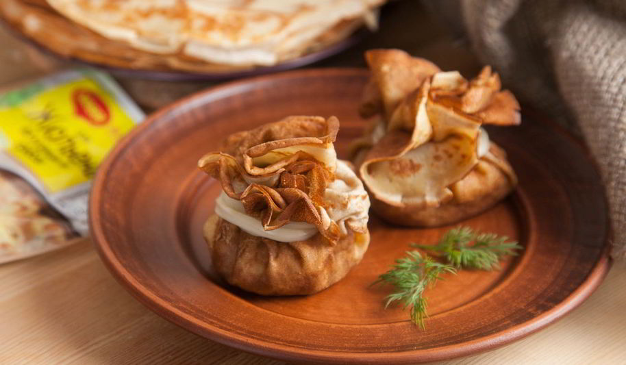 Рецепт блинных мешочков с жюльеном из курицы и грибов