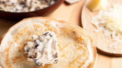 блинные мешочки с жюльеном из курицы и грибов