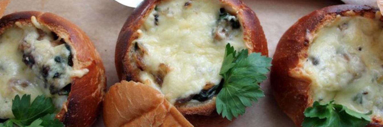 Булочка-жюльен из шампиньонов и шпината