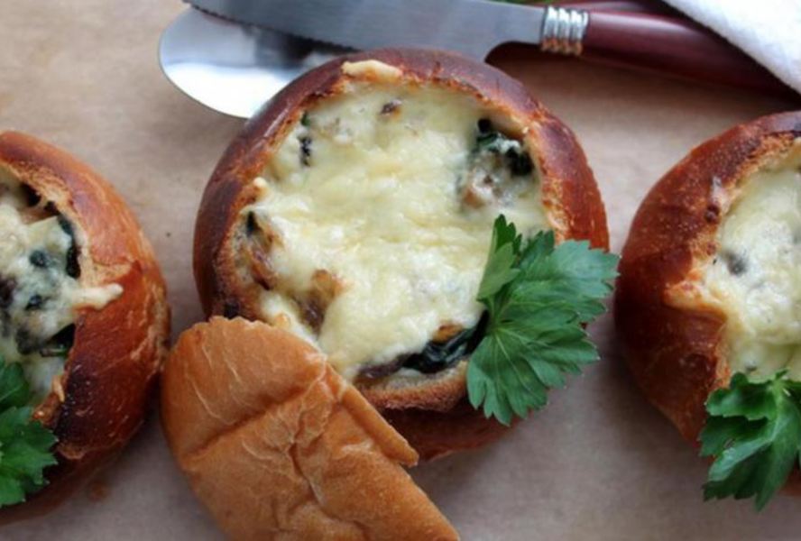 Булочка-жюльен из шампиньонов и шпината