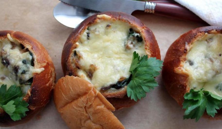 Рецепт булочки-жюльена из шампиньонов и шпината