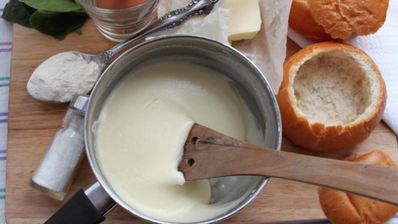 булочка-жюльен из шампиньонов и шпината